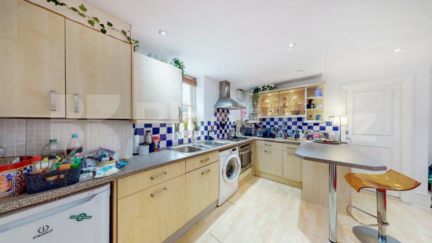 Spacious one bed with access to a garden mins to tube & shops Sutherland Avenue, Maida Vale